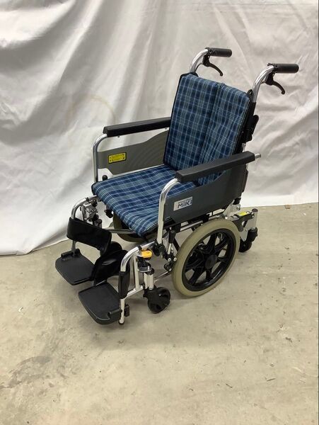 介助式6輪車いす スキット6 SKT-6 スリム&ロータイプな多機能6輪車 全幅48cm 高齢者 介護