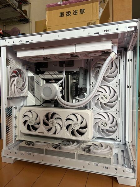 Ryzen7 7800X3D & RTX5070Ti|ホワイトゲーミングPCセット