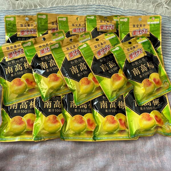 大容量 限定果汁 明治 果汁グミ 和歌山県産南高梅 47g×15袋 限定