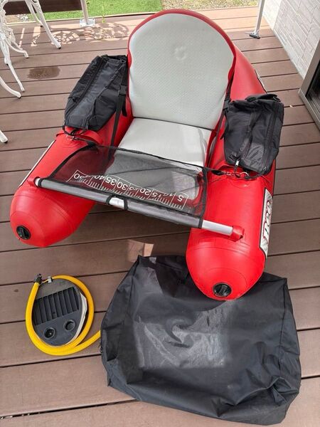 Beeボート V型軽量 BEE145V TUFF BODY 専用ハイポジションシート付き