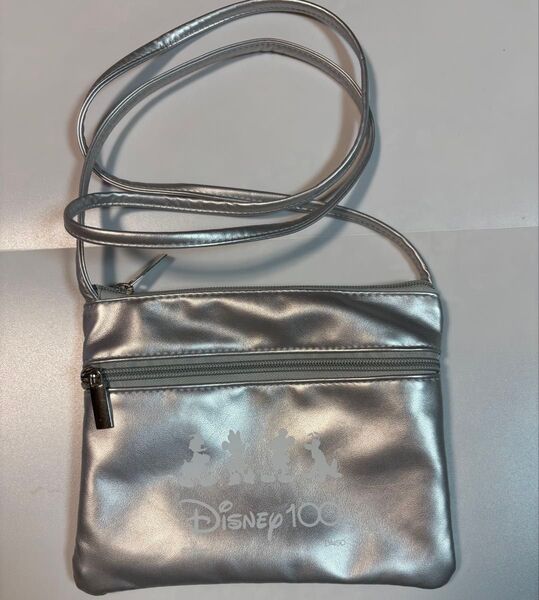 ディズニー100周年記念 ショルダーバッグ シルバー Disney DAISO