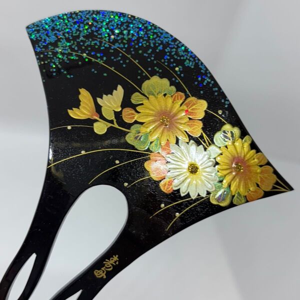 06 寿舟 結婚式 樹脂 鼈甲風 金蒔絵 菊文様 バチ型 かんざし