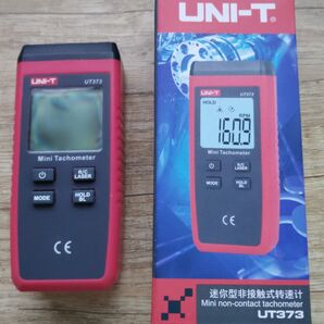 UNI-T 速度計 デジタル 高精度 非接触型光電式 回転速度測定計 ハンドヘルド タコメーター スピードテスター UT373