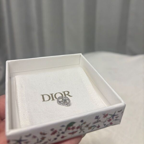 Dior ミニスタッドピアス シルバー【片方のみ!】