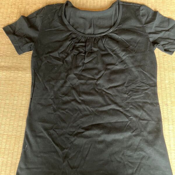 黒のTシャツ