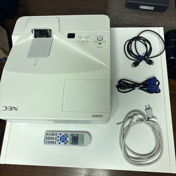 値下げ NEC 短焦点プロジェクター UM330WJL-N3