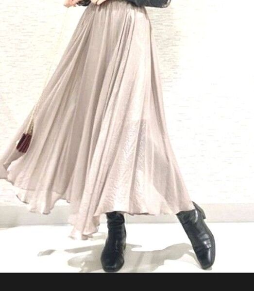 【未使用タグ付】Lily Brownリリーブラウン 光沢シアロングスカート