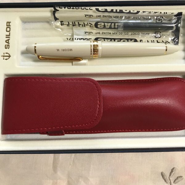 新品セーラー万年筆 白 ネーム入 吸入器 替芯付