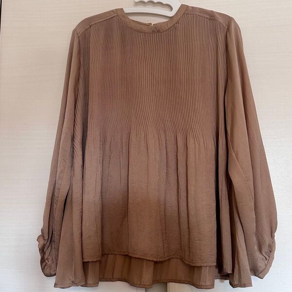 アーバンリサーチ プリーツ ベージュ urban research ブラウス 長袖 トップス