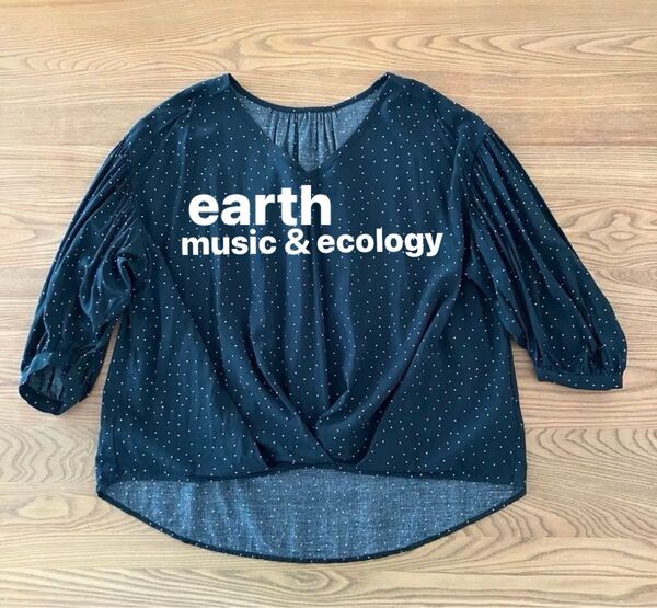 earth music&ecology トップス Fサイズ 七分袖 水玉 深緑 レーヨン 身幅広め ゆったり Vネック