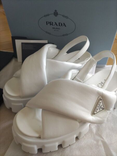 新品正規品PRADAプラダ モノリスパデッドナッパレザーソフトサンダル白37.5