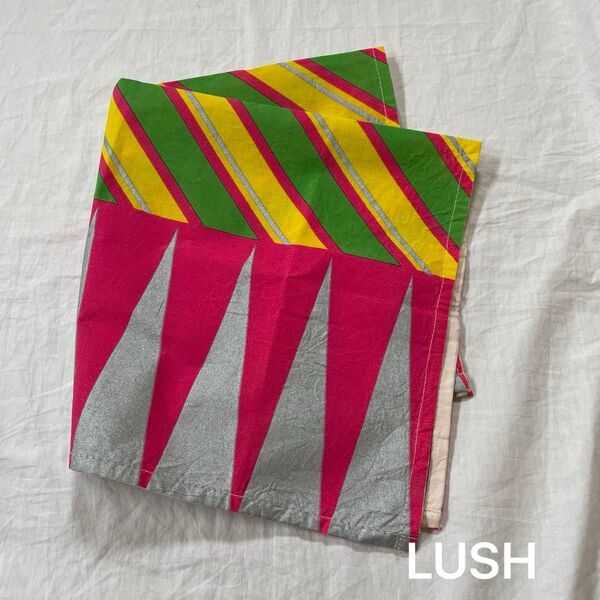 レア LUSH 【ラッシュ】ノットラップ 風呂敷 バンダナ スカーフ 幾何学模様