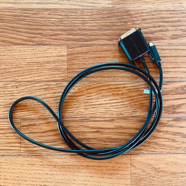 DVI / USB-C ケーブル 1.8メートル