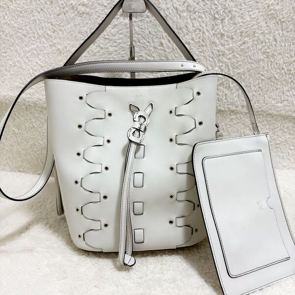美品 フルラ ヴィットリア ハンドバッグ ショルダーバッグ 2way 巾着バッグ レザー 本革 ホワイト 白