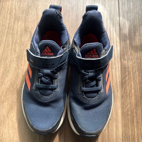 adidasキッズスニーカー