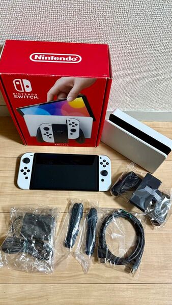 【美品】Nintendo Switch 有機ELモデル ホワイト + ケース