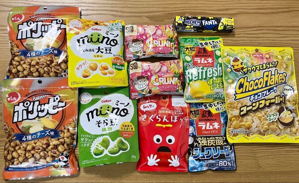 お菓子 詰め合わせ グミ チョコ ラムネ コーンフレーク 豆菓子 アソート まとめ 伝六 カルビー 森永製菓 日清 食品