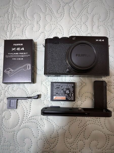 FUJIFILM X-E4 ブラック サムレスト・グリップ付き