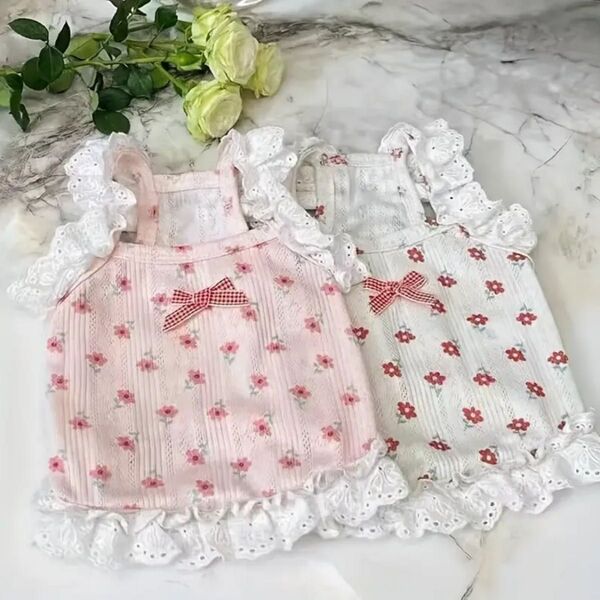【新品】ペット服 夏のノースリーブTシャツ 通気性○レーストリムフローラル&ボウディテール 軽量 ペットアパレル ドッグTシャツ