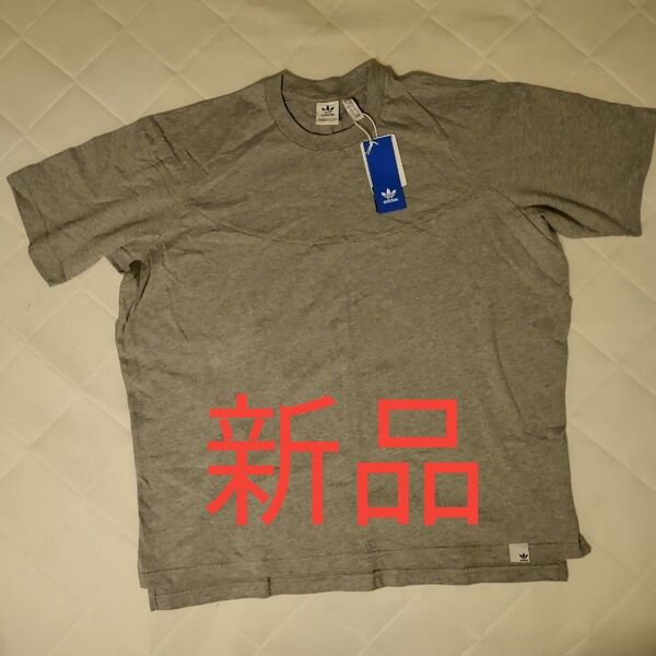 ・新品 アディダス カットソー Lサイズ 襟後ろリフレクター 半袖Tシャツ 無地