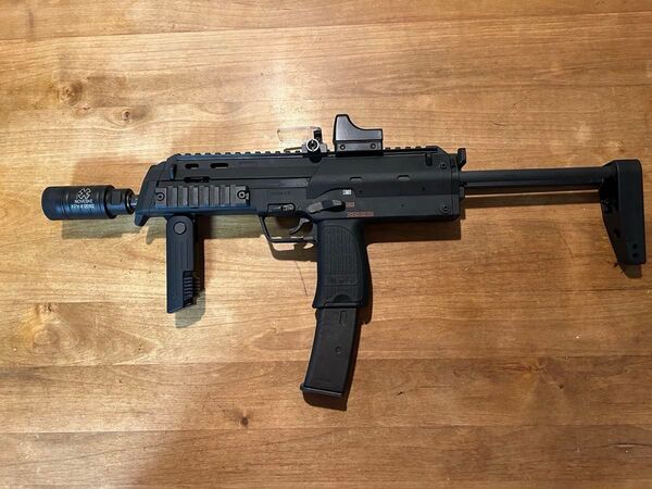 東京マルイ MP7A1ガスブローバック カスタム ドットサイト サイレンサー フラッシュハイダー付き