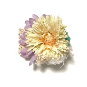 ヘアクリップ 花 フラワー ブローチ コサージュ レース 上品 フォーマル クリーム色 パープル アクセサリー 造花