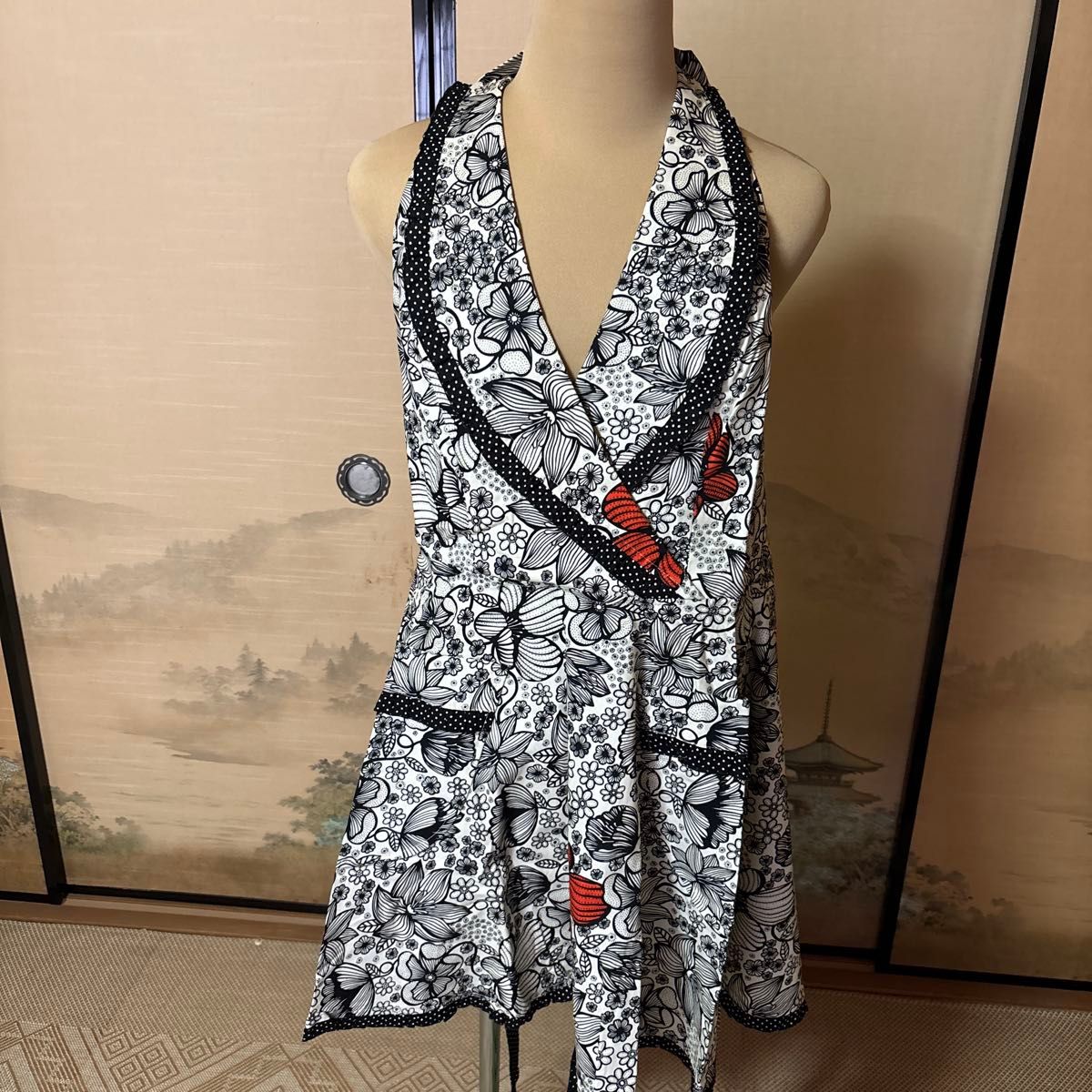 入手困難 【Kitsch'n Glam】エプロン　ラペル フローラル　アモリコ