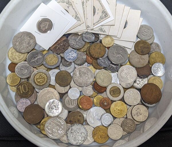200枚セット 海外コイン 日本 古銭 ジャンク まとめ 大量 雑銭 コイン 硬貨 外国硬貨 ②