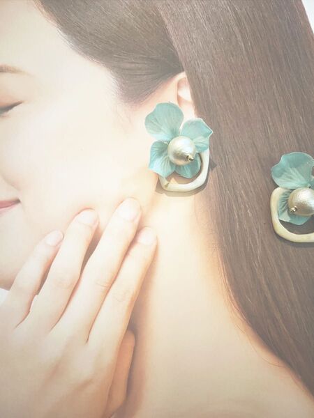 アジサイとコットンパールのミントグリーンピアス くすみカラー イヤリングにも