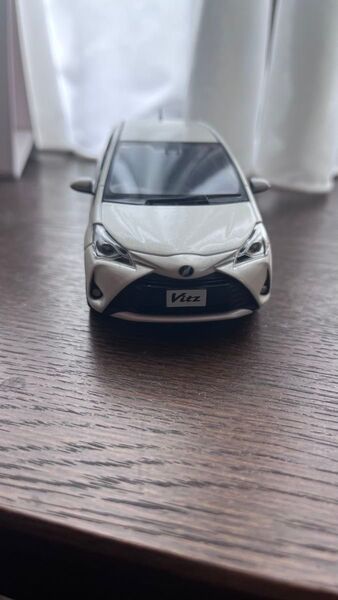 ★送料込み★トヨタ ヴィッツ ミニカー 1/30 ホワイトパール 非売品 Vits TOYOTA 美品