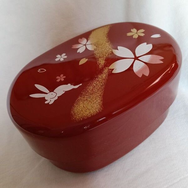 弁当箱 ウサギと桜柄 赤色 プラスチック