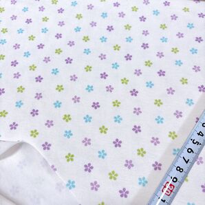 売り切り価格★ 花柄 スムースニット
