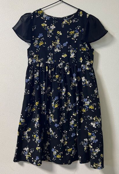 BeBe ワンピース 花柄 半袖 ブラック 女の子 150