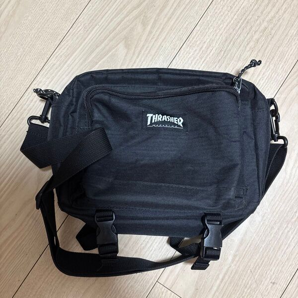 【即日発送】THRASHER ショルダーバッグ ブラック 黒 スラッシャー ボディーバッグ メッセンジャーバッグ
