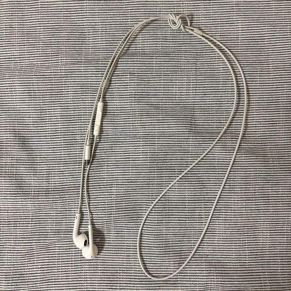 Apple 純正イヤホン 有線 Earpods lightning