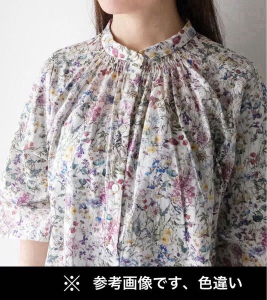 【未使用 sosottoリバティ丸衿ゴムシャーリング6分袖ブラウス】