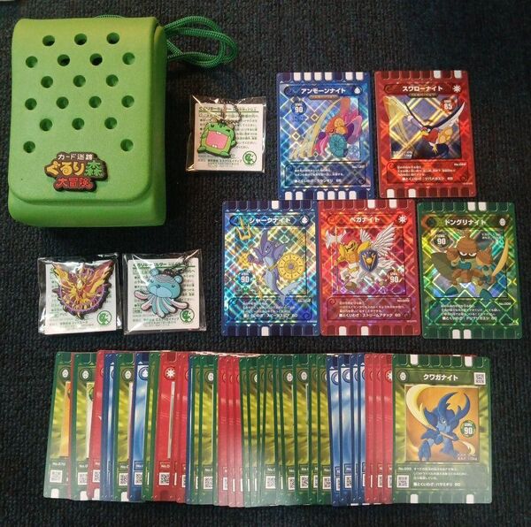 ぐるり森 カードケース 緑 キーホルダー3個 キラカード5枚 ノーマル30枚