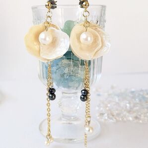 ピアス シェル 花びら ロングピアス パール ビーズ チタンピアス