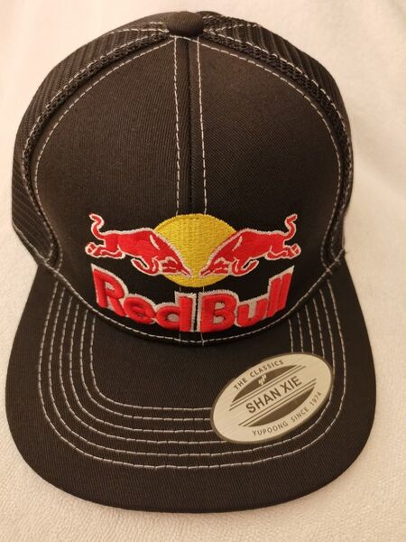 レッドブル RED BULL キャップ 新品未使用です。3つ以上で割引致します。
