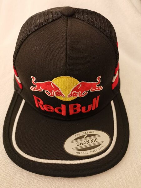 レッドブル RED BULL キャップ 新品未使用です。3つ以上で割引致します。