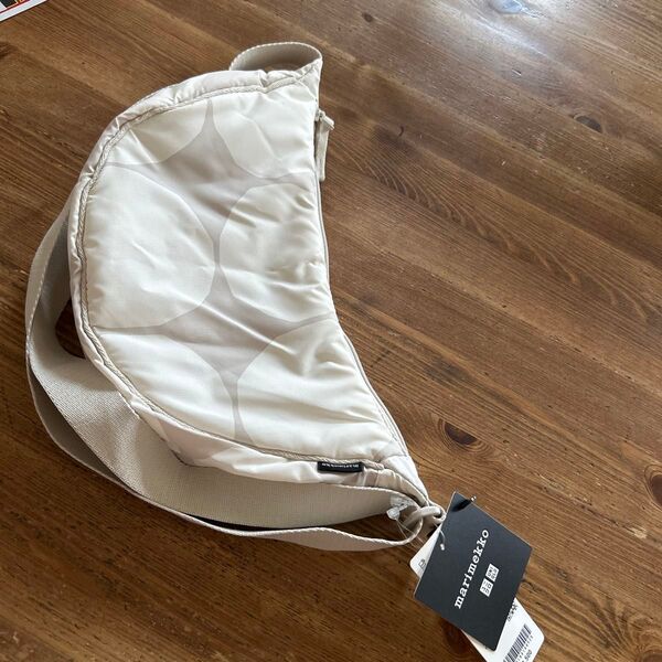 新品保管品 UNIQLO マリメッコ ラウンドミニショルダーバッグ ライトグレー タグ付き