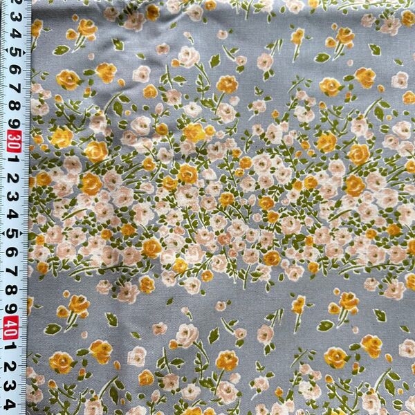 グレー地xオレンジ系小花柄 生地50cm