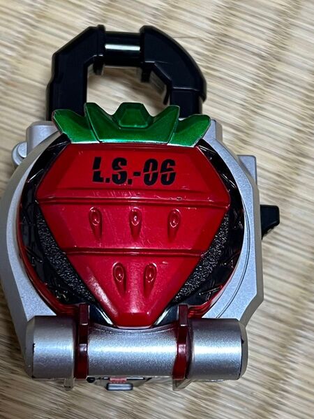 DXイチゴロックシード 仮面ライダー鎧武