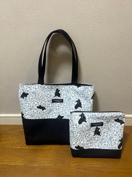 ハンドメイド トートバッグとポーチ 黒猫とカメリアフラワー