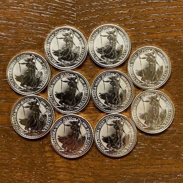 2025年 イギリス ブリタニア銀貨 1/10オンス 10枚