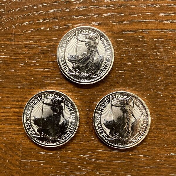 2025年 イギリス ブリタニア銀貨 1/10オンス 3枚