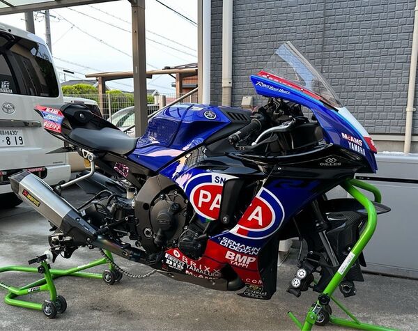 YZF-R1 (2015~現行)アクラポヴィッチ フルエキ チタン マフラー