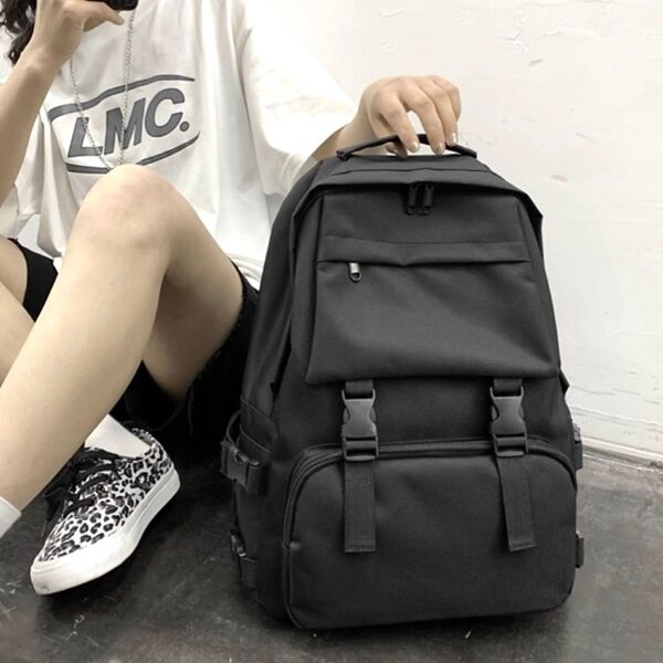 バックパック ブラック リュック デイパック シンプル 収納力 ポケット リュックサック