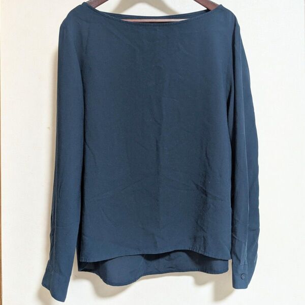 【UNIQLO】ボートネックネイビー長袖ブラウス 無地 袖ボタン 紺 レーヨン ポリエステル L センタータック 薄手 春物 秋物