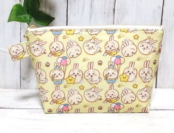 しっかり ふっくら ファスナー 20cm.通帳ケース コスメポーチ 小物入れ 多目的ポーチ ちいかわ うさぎちゃん